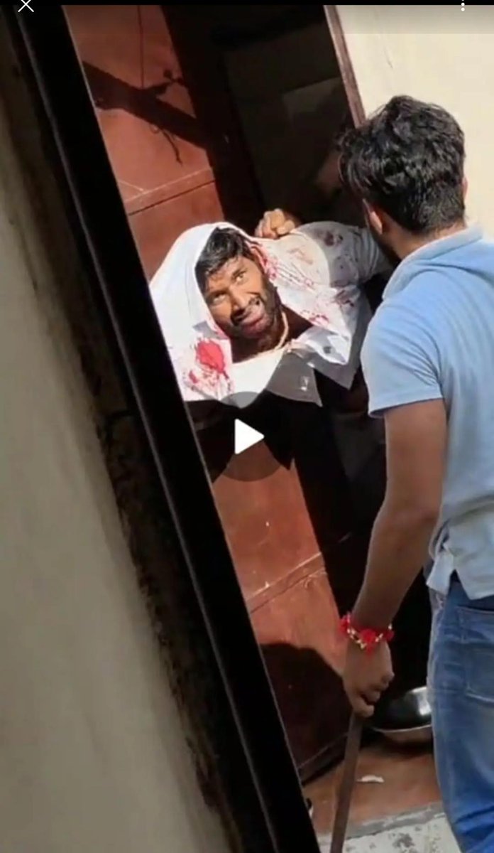 रोड़ो पर संघर्ष फिर भी ठीक था! परन्तु आज बाथरुम का संघर्ष देखने के लायक नहीं था!!
🍼🍼🍼🍼🍼🍼🍼
😃😃गड्ढा संघर्ष 😃😃 राजनीति चाणक्य
