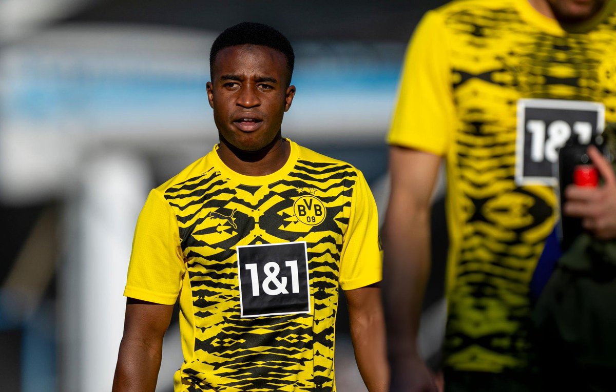 ‼️| La oferta del #Betis enviada al Borussia #Dortmund por Youssoufa #Moukoko está muy por debajo de los €15M (que es la obligación de compra).

⚠️| Si el club español no mejora su oferta, el  acuerdo fracasará.
#BVB