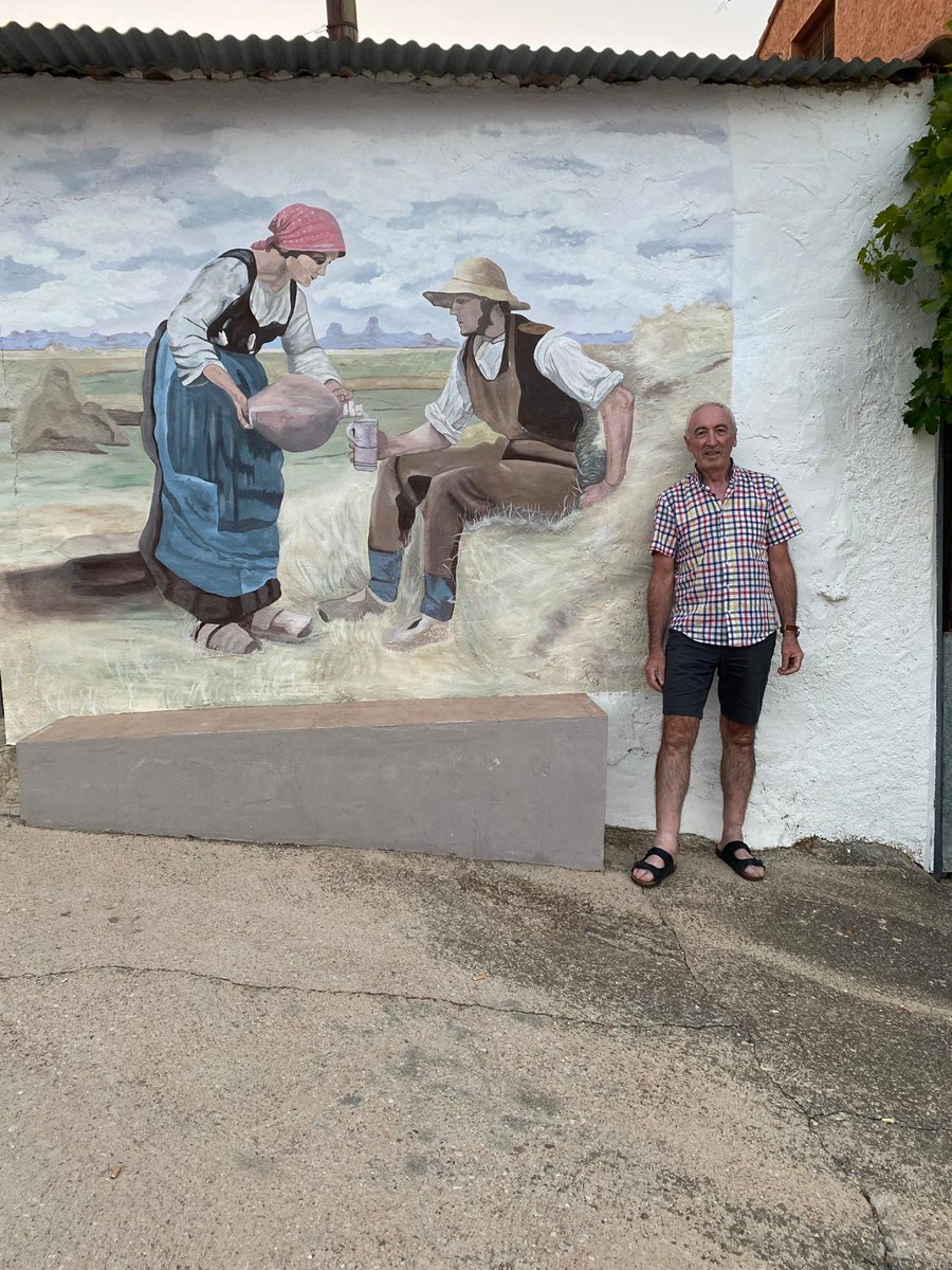 davidvalerus's tweet photo. Mi padre acaba de terminar este cuadro en honor a mis abuelos en la fachada de la casa del pueblo.

Le ha costado terminarlo 20 días. 

Antes había hecho otro, no le gustó y lo empezó de nuevo. https://t.co/7eMrmjUhse