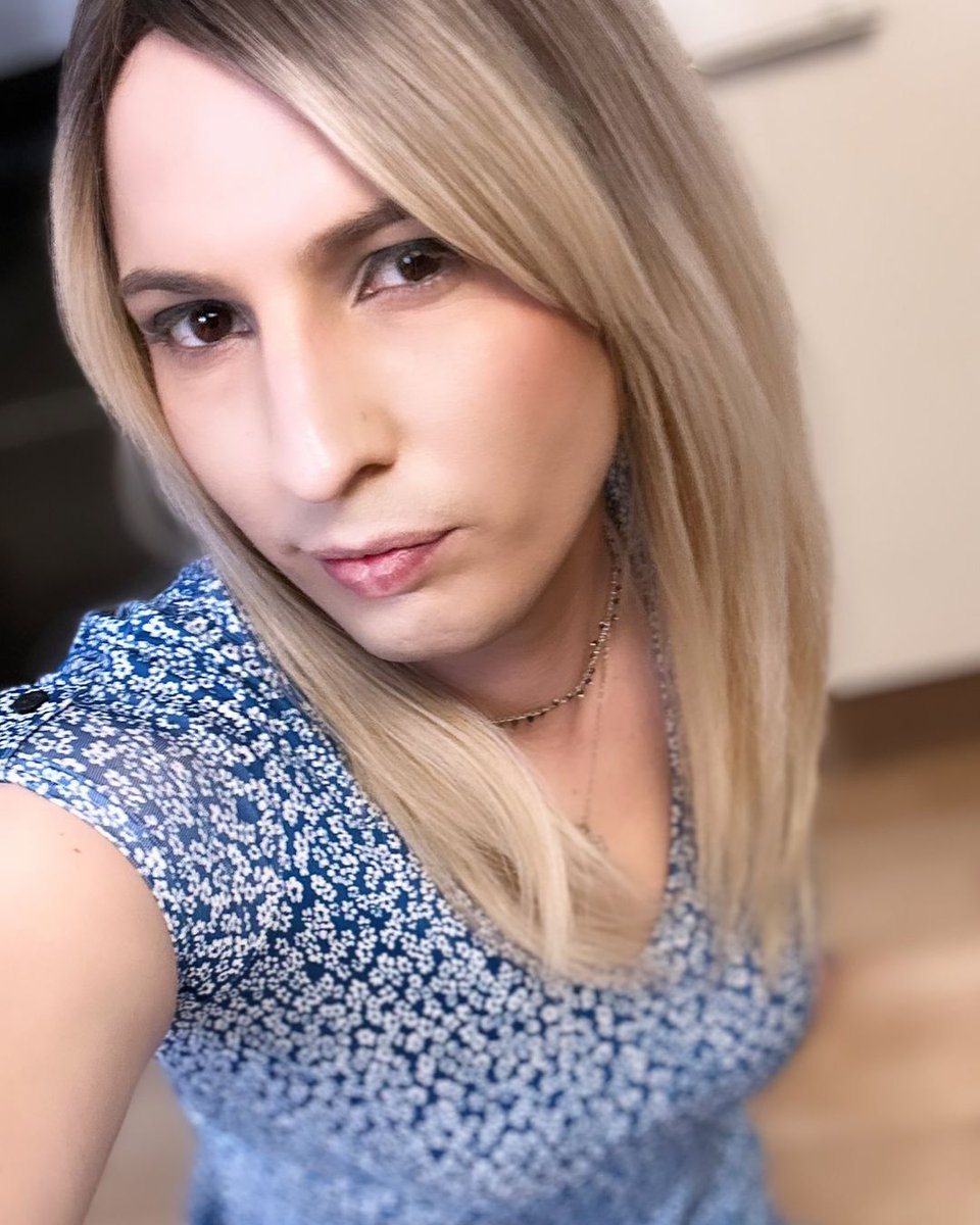 Older man? Do I even look pretty? I don‘t get any likes…