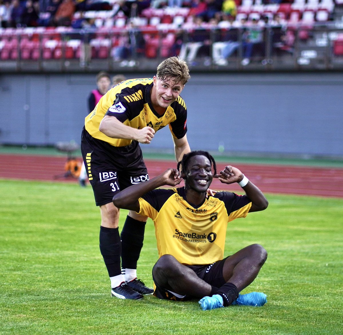 (Moss FK-Sogndal 3-0) En fantastisk fotballaften på Melløs! ⚽️ Kællane leverte en meget sterk prestasjon mot Sogndal og sikret seg alle tre poengene!

Målscorere var Benarfa og Thomas Klemetsen Jakobsen, pluss et selvmål! ⚽️

Tusen takk til publikum som skapte super stemning!