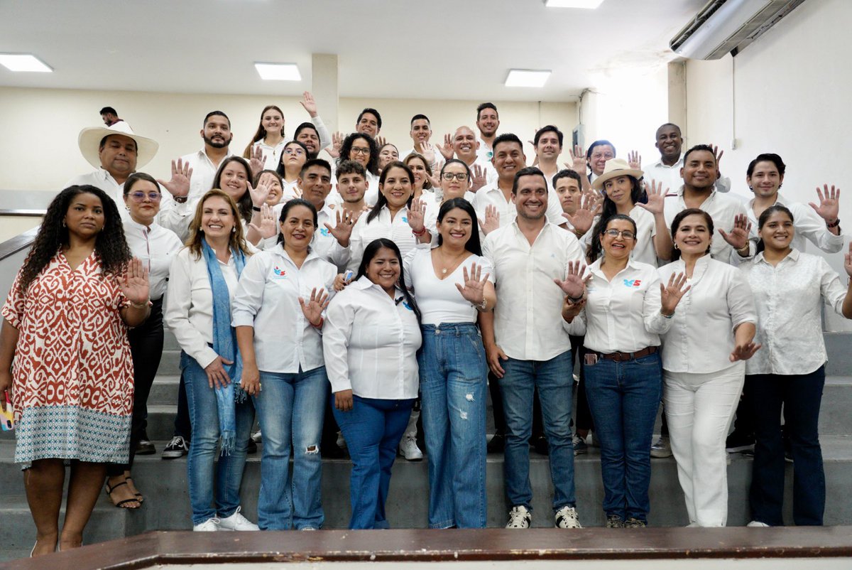 RC5 Guayas OFICIAL (@guayasrc5) on Twitter photo ¡¡GRACIAS A TODOS!! Hoy asistimos con firmeza a la inscripción de los precandidatos de la Revolución Ciudadana 💙❤️
La #UNION hace la diferencia.
¡El poder de Guayas! 💪🏼💙❤️
#ElPoderGuayasense
#DireccionProvincialGuayas
<a href="/MashiRafael/">Rafael Correa</a> ¡¡GRACIAS A TODOS!! Hoy asistimos con firmeza a la inscripción de los precandidatos de la Revolución Ciudadana 💙❤️
La #UNION hace la diferencia.
¡El poder de Guayas! 💪🏼💙❤️
#ElPoderGuayasense
#DireccionProvincialGuayas
<a href="/MashiRafael/">Rafael Correa</a>