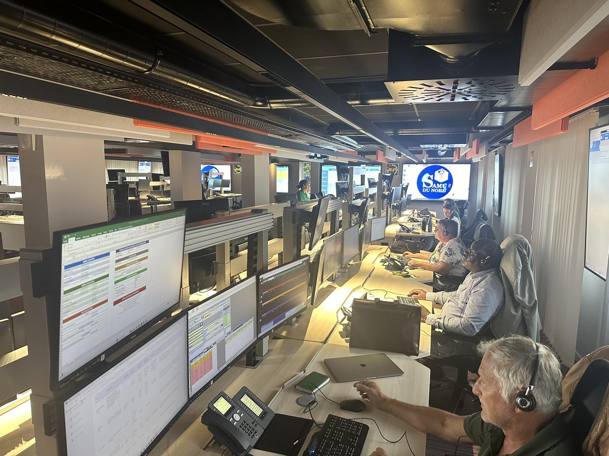 Le <a href="/SamuNord/">SAMU du Nord</a> intègre son nouveau plateau high-tech !!! Déménagement phasé sur 36h , SAS / PDSA aujourd’hui et SAMU / Centre 15 demain 😃 54 postes de travail 👍🏻
Nouvelles technologies… QVT +++ Et SAS Psy sur le même espace prochainement pour un total de 80 postes…..