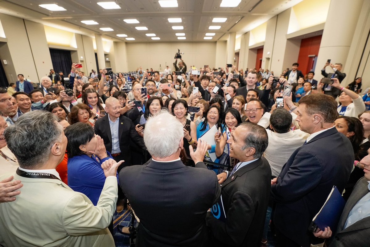 Tim Walz tweet media