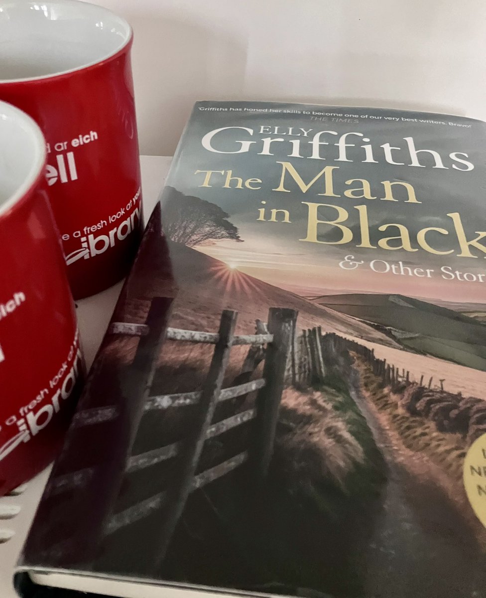 LibLadyDarllen's tweet image. No lunch in the library at the moment… But I loved reading ‘The Man in Black’ and other stories by @ellygriffiths What a great taster short stories, lots of different characters, spooky 👻 tales and even a story narrated by Flint 🐈 #librarychat #CrimeFiction #Suspense 👍