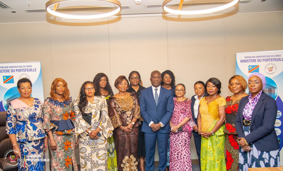 acprdcongo's tweet photo. #RDC: Des défis et difficultés structurelles qui asphyxient le bon fonctionnement des entreprises et établissements publics ont été portés à la connaissance du ministre du Portefeuille par le Réseau des femmes mandataires des entreprises publiques (#RFMP) pour l'amélioration de la productivité du secteur, lundi lors d'une séance de travail.

"Par le présent mémorandum, nous portons respectueusement à votre connaissance quelques défis et difficultés structurelles qui asphyxient le bon fonctionnement des entreprises publiques", a-t-on lu dans le mémorandum signé par Sandra Tshibonge, présidente et Christelle Mwabilu, rapporteur de RFMP.

Découvrez d'autres infos sur notre site  https://t.co/tGEWJ2BOoV
