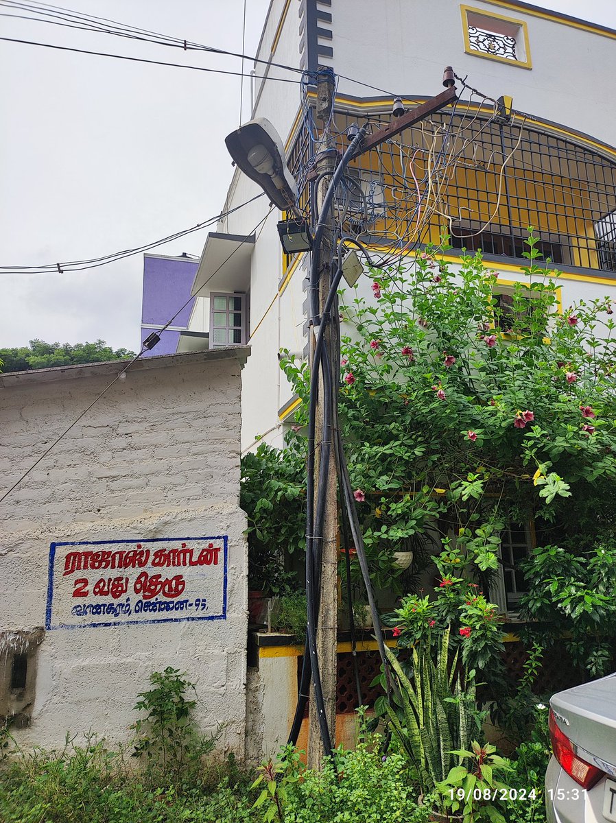 ArunBal52867742's tweet photo. Kindly request to take immediate action &amp; change damaged pole, Contact person Rohit (9094216766), Rajas Garden 2nd street, @TANGEDCO_Offcl @TThenarasu https://t.co/BxapkbvNVD