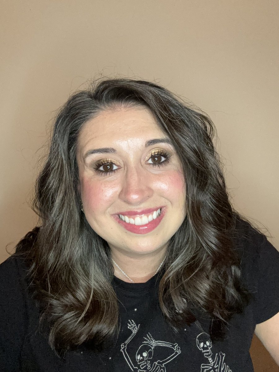 Oooooo I filmed a makeup look. Now to edit. 😏