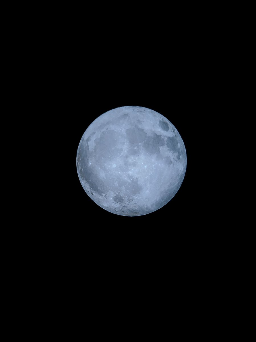 qerux9's tweet photo. it's blueeee https://t.co/ffQ6emIjAA