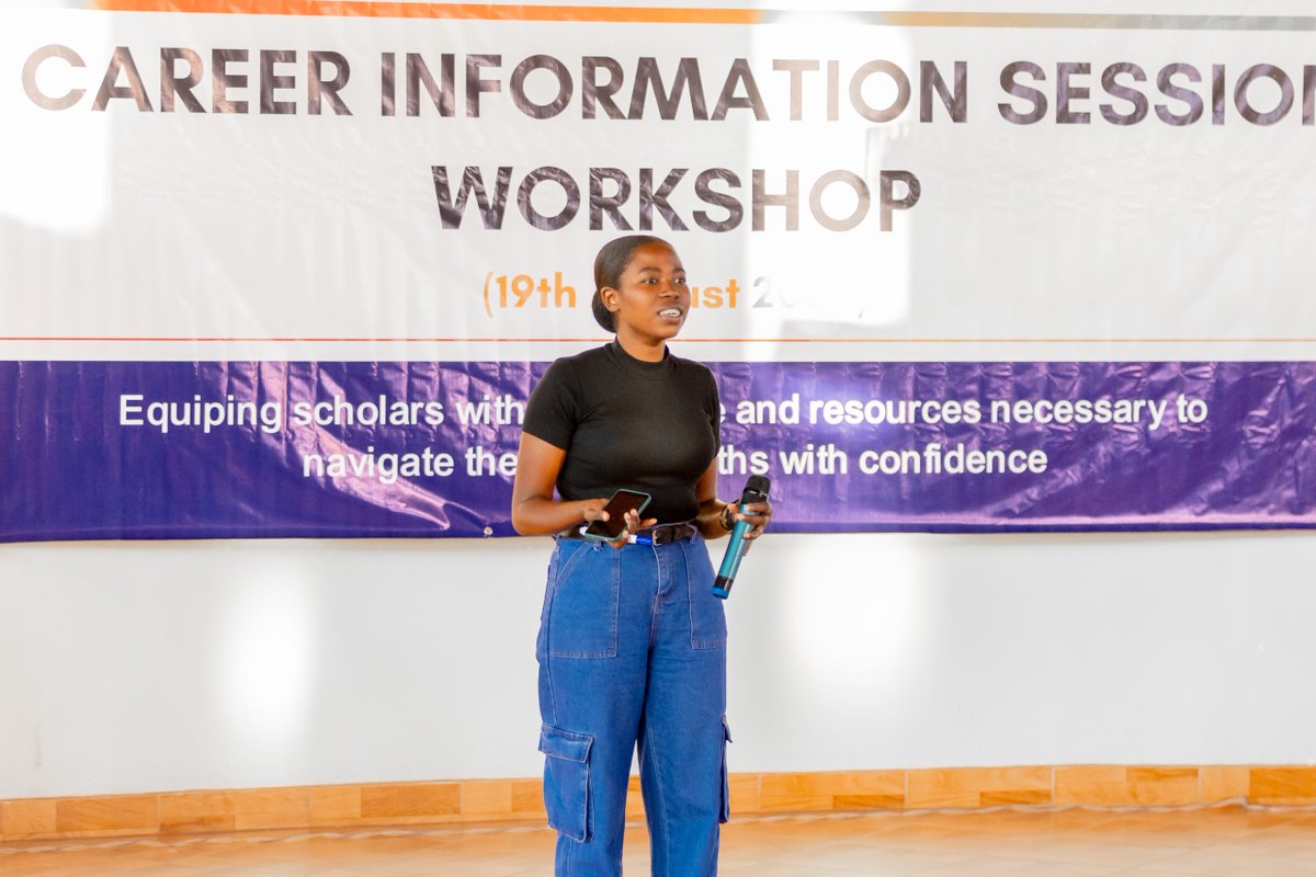 FAWERwanda's tweet photo. "They then regrouped to discuss their challenges,  likethe difficulty of pursuing fields like dentistry in Rwanda, where further education abroad is often necessary but not accessible to many. They shared their experiences and insights on overcoming these barriers! 💼🚀 https://t.co/SSHV31tBCL