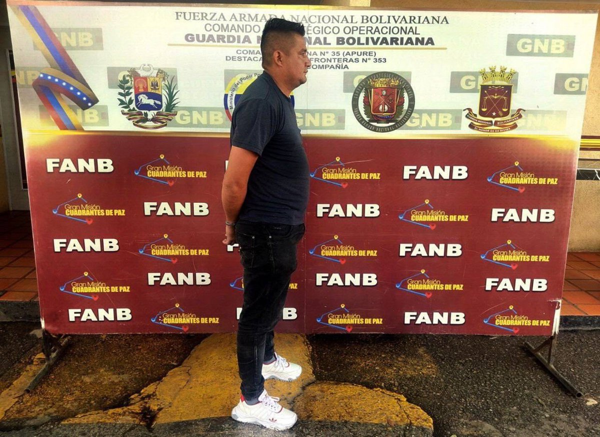 ejb_cavcm's tweet photo. 🛡️#CEOFANB || Venezuela es un Estado democrático de derecho y de justicia, en el cual se lucha a diario contra el tráfico ilegal de sustancias psicotrópicas y estupefacientes. Esas no son costumbres nacionales.
#FANB #SoloUnidosVenceremos #ArmaMaestra #Venezuela
#19Ago https://t.co/huTL9JPkov