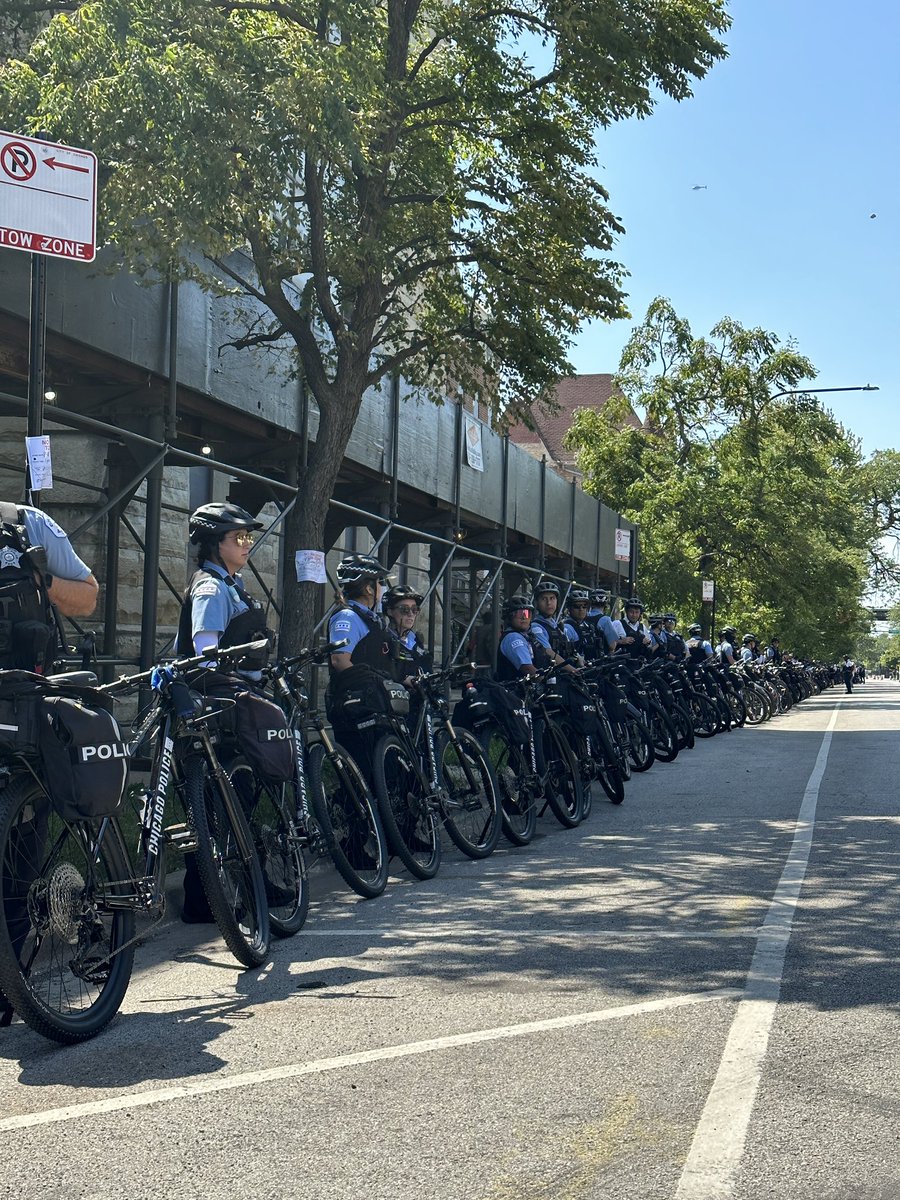 Chicago Police on Washington Blvd ahead of Palestine march that will be starting soon <a href="/cbschicago/">CBS Chicago</a>