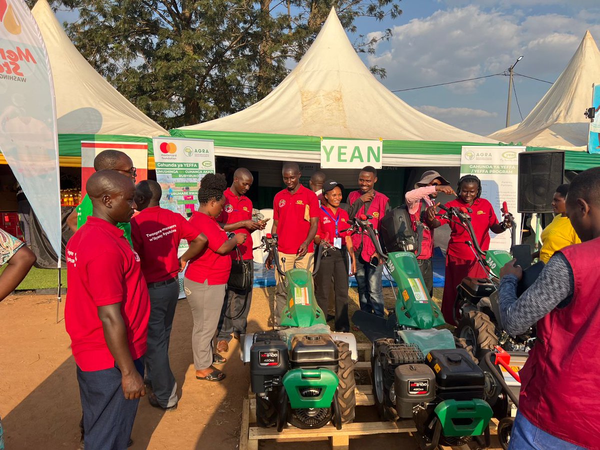MWISENEZAF59205's tweet photo. 🌱 Exciting moments at the PSF Exhibition in @RwamaganaDistr The @YEAN_Agro team is showcasing innovative tools and strategies under the #YEFFA Project. Empowering youth to shape a sustainable Future in agriculture. 🚜💪 #YouthInAgriculture #RwandaAgriculture #PSF2024 https://t.co/dgFxRmLJcR