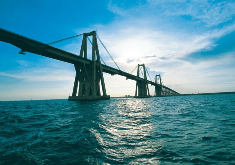 ivespnoir's tweet photo. les prohíbo olvidarse de que este mismo gobierno de mierda es el culpable de la muerte del ecosistema de el lago de maracaibo, nos quitaron el hermoso puente que se alumbraba con la bandera de venezuela y esa agua azulita que se veía cuándo ibas pasando todo por su negligencia. https://t.co/jwdvPDHFUn