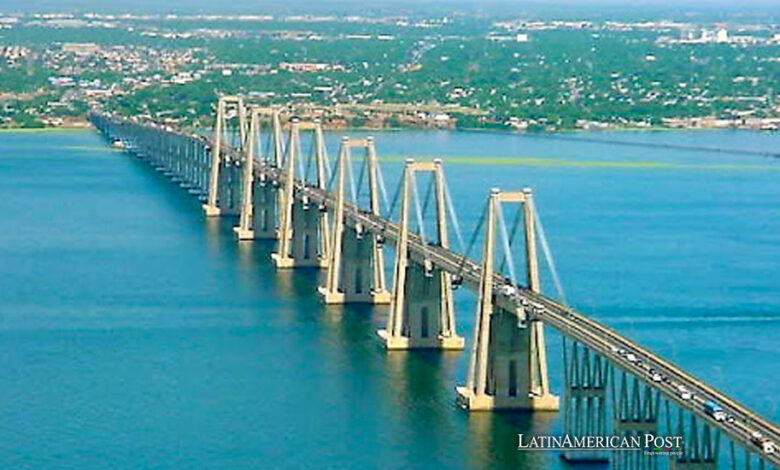 ivespnoir's tweet photo. les prohíbo olvidarse de que este mismo gobierno de mierda es el culpable de la muerte del ecosistema de el lago de maracaibo, nos quitaron el hermoso puente que se alumbraba con la bandera de venezuela y esa agua azulita que se veía cuándo ibas pasando todo por su negligencia. https://t.co/jwdvPDHFUn