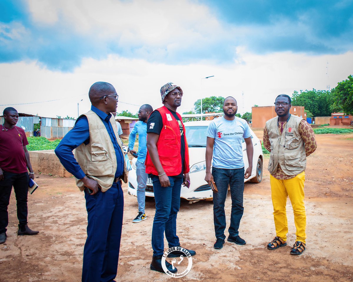 Aujourd’hui 19 AOÛT, journée mondiale de l’aide humanitaire. J’ai Visité un établissement temporaire d’apprentissage (ETA), à KAYA en ma qualité d’Ambassadeur de SAVE THE CHILDREN