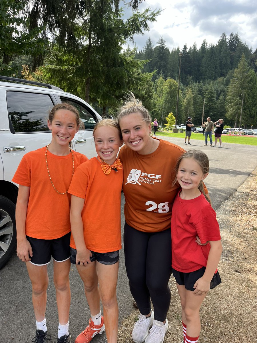 miaatkins2025's tweet photo. Had an awesome time coaching FOC camp this past week! #goteamorange https://t.co/XJ4DfkQViL