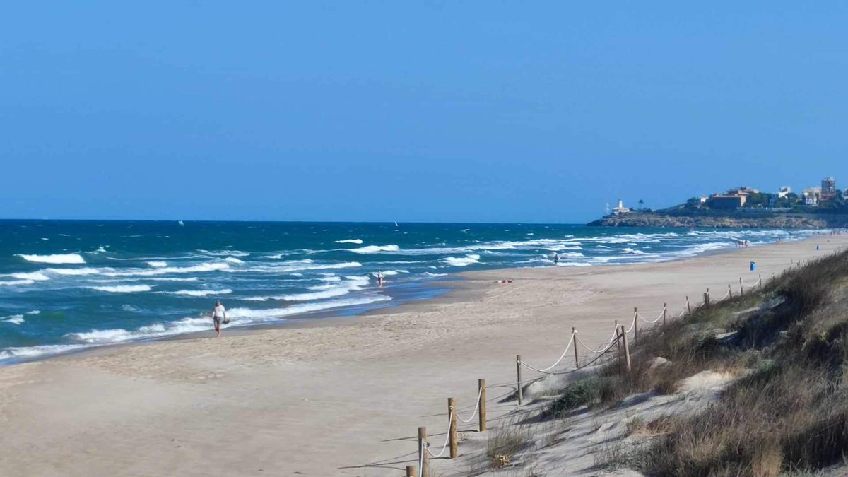 MeteoCullera's tweet photo. Tarde ventosa y mar alterada. 28.7° de maxima en #Cullera. Imágenes desde el #Dossel, Antonio Cortés. https://t.co/dvM6hmb1Ty
