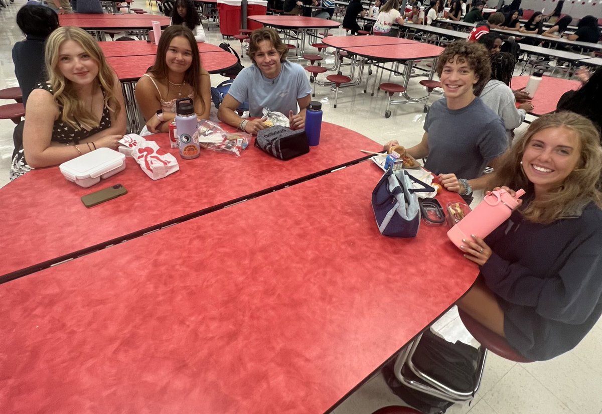 We had a wonderful first day of school here <a href="/AnnandaleAtoms/">Annandale High School</a>! It was amazing to see all of our students back in our building! This is going to be an awesome year! #AtomNation #FirstDayFairfax