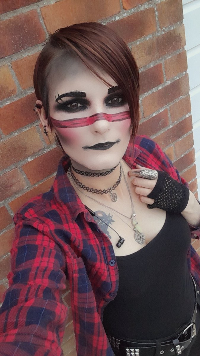 Giving a little Adam Ant with a gothic twist tonight 
#adamantinspired #gothicmakeup