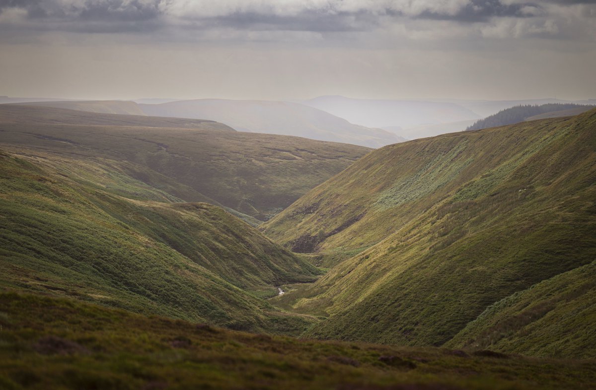 david_gange's tweet image. These photos are of a beautifully quiet place, worth walking slowly. While relying on trains for hikes, Edale to Glossop has become a favourite. The start &amp;amp; end (Kinder-Alport Castles &amp;amp; Shelf Stones) are busy. But the best bit (Alport-Bleaklow) never is. In purple on the map.