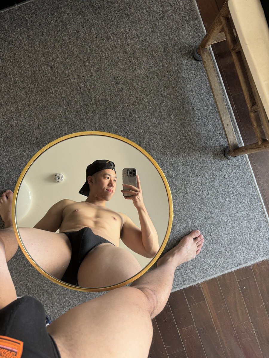 咦～這個桌子怪怪的