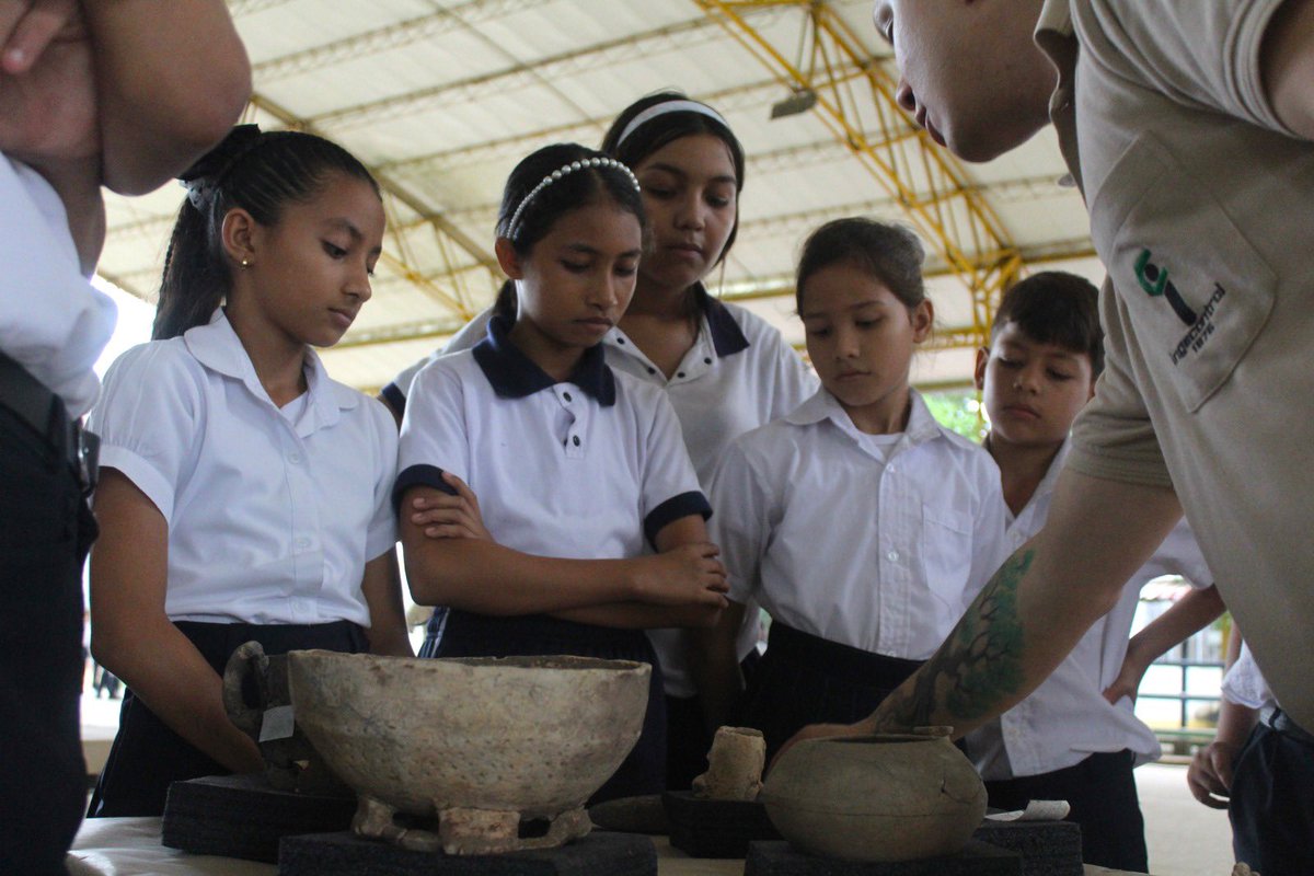 En la institución educativa Matecandela, en Barrancones, Arauca, se vivió una jornada lúdica inolvidable. A través de juegos, los estudiantes aprendieron sobre el cuidado del medio ambiente y la protección de nuestro planeta🌱

🔍 Descubrieron la arqueología. Conocieron piezas