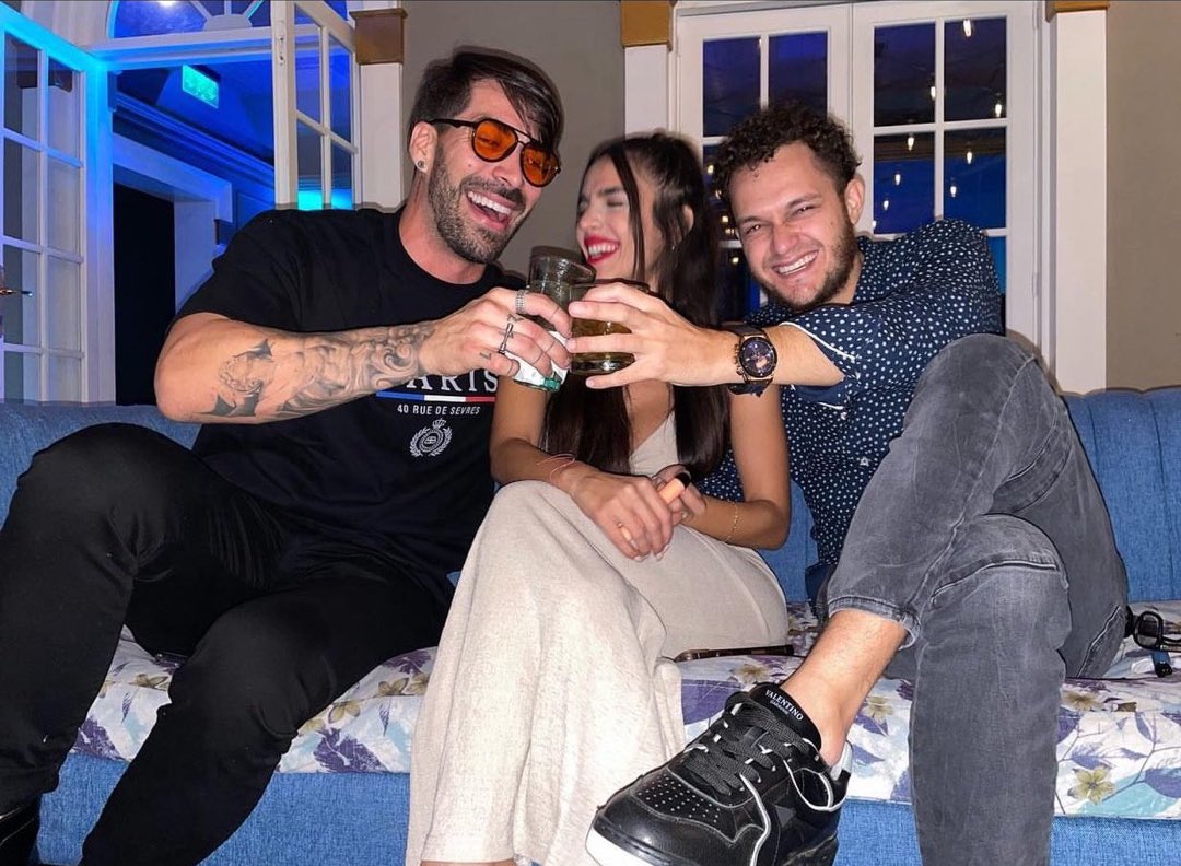 eduardomenoni's tweet photo. Acá tienen a Adrían Lara alias "Wachu" de Open English, actualmente miembro del canal Televen, es parte del círculo de amigos de "El Duke”, el hijo del jefe del CNE de la dictadura de Nicolás Maduro, Elvis Amoroso, que permitió el fraude electoral en Venezuela. 🇻🇪 ¿Que opinan? https://t.co/zW1C9mrBKh