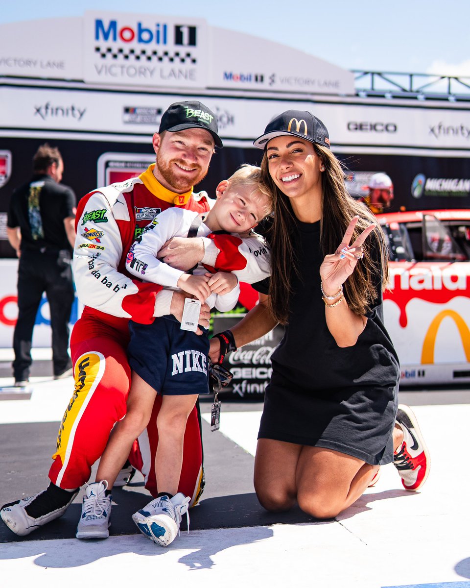 Tyler Reddick tweet media