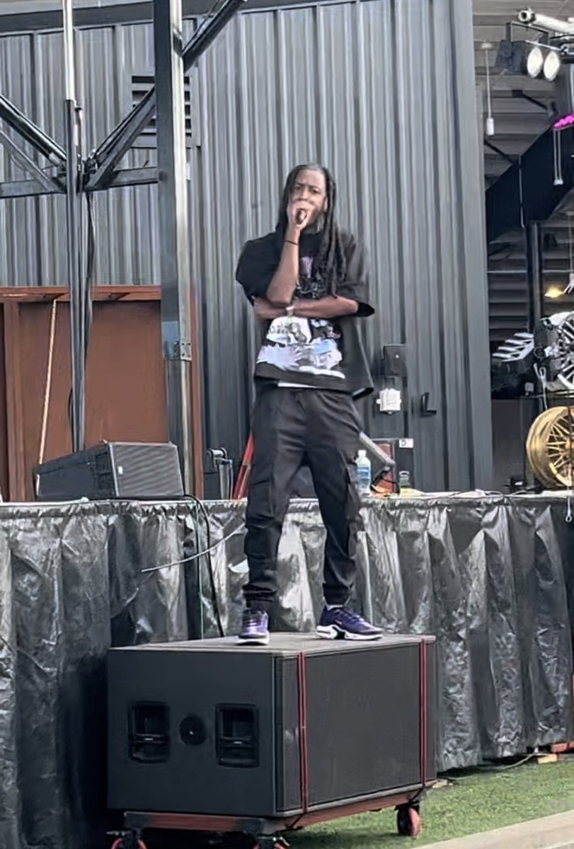 GODKINGPREACH's tweet image. Oh nothing.. just fighting for my life while the sound crew ate chicken wings.