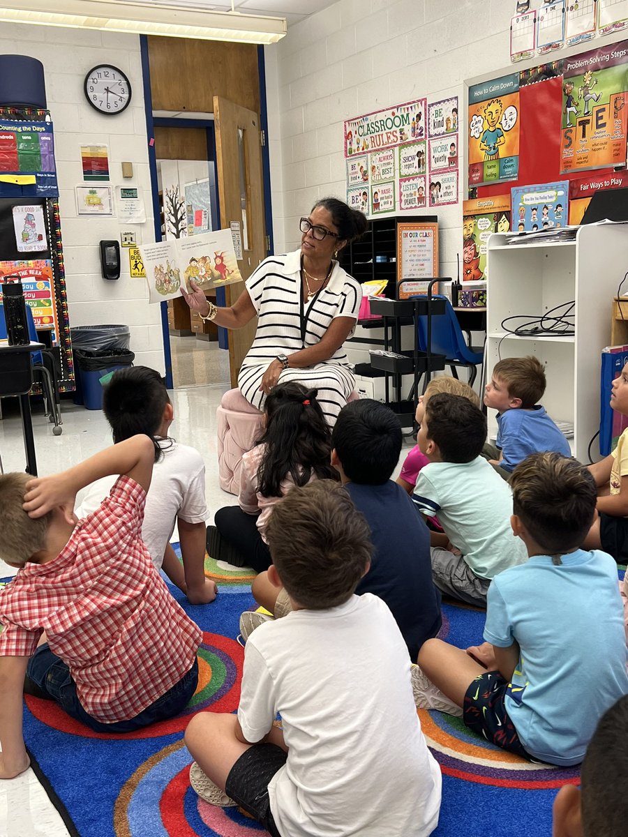 HayesEllen2021's tweet photo. Today, our math coach @semoore7608 was my class’ first guest reader of the school year. We are reviewing our numbers 1-10 so it was great to hear her read “10 for Dinner,” by Jo Ellen Bogart. @Fcps1MathTeam #mathrocks #firstgrademath #thisisfcps1 @hmpearsonelem https://t.co/Bz908twObf