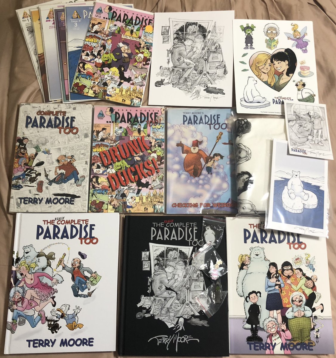 M00NLIGHTSTUDI0's tweet photo. I call this the Really REALLY Complete Paradise Too from @TerryMooreArt and his most recent #kickstarter Thanks sir, they arrived safe and sound! Perfect timing too as I redo the display. #ParadiseToo #StrangersInParadise #AbstractStudioComics #TerryMoore #SiP #Katchoo https://t.co/nQJfNdIPOc