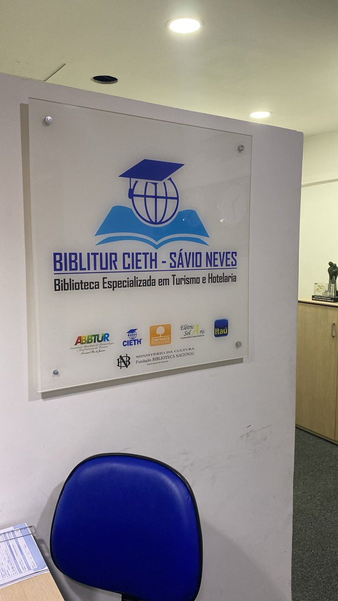 SavioNevesRJ's tweet photo. Muito orgulho receber esta homenagem pelo melhor curso de Turismo do Brasil!!
A Biblioteca do CIETH, única biblioteca privada exclusiva para a temática do Turismo, batizou com meu nome este lindo espaço.
#Turismorj
#Cieth
#Cultura https://t.co/lsPv4K8e0G