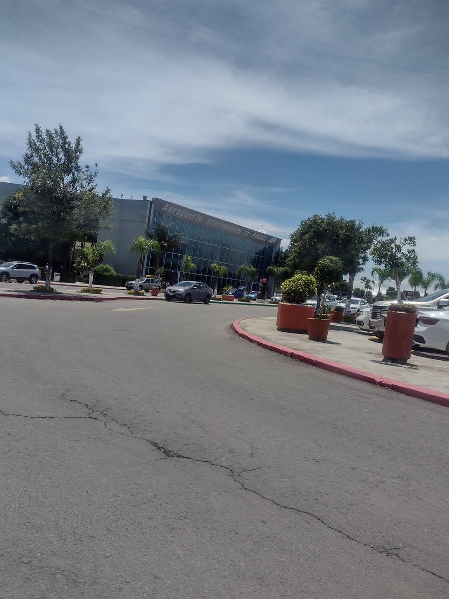 ElDelUber_Pue's tweet photo. Después de una semana de descanso, regresamos a rodar y benditos sean los viajes al aeropuerto! Excelente semana 😎 https://t.co/fPzh189SzY