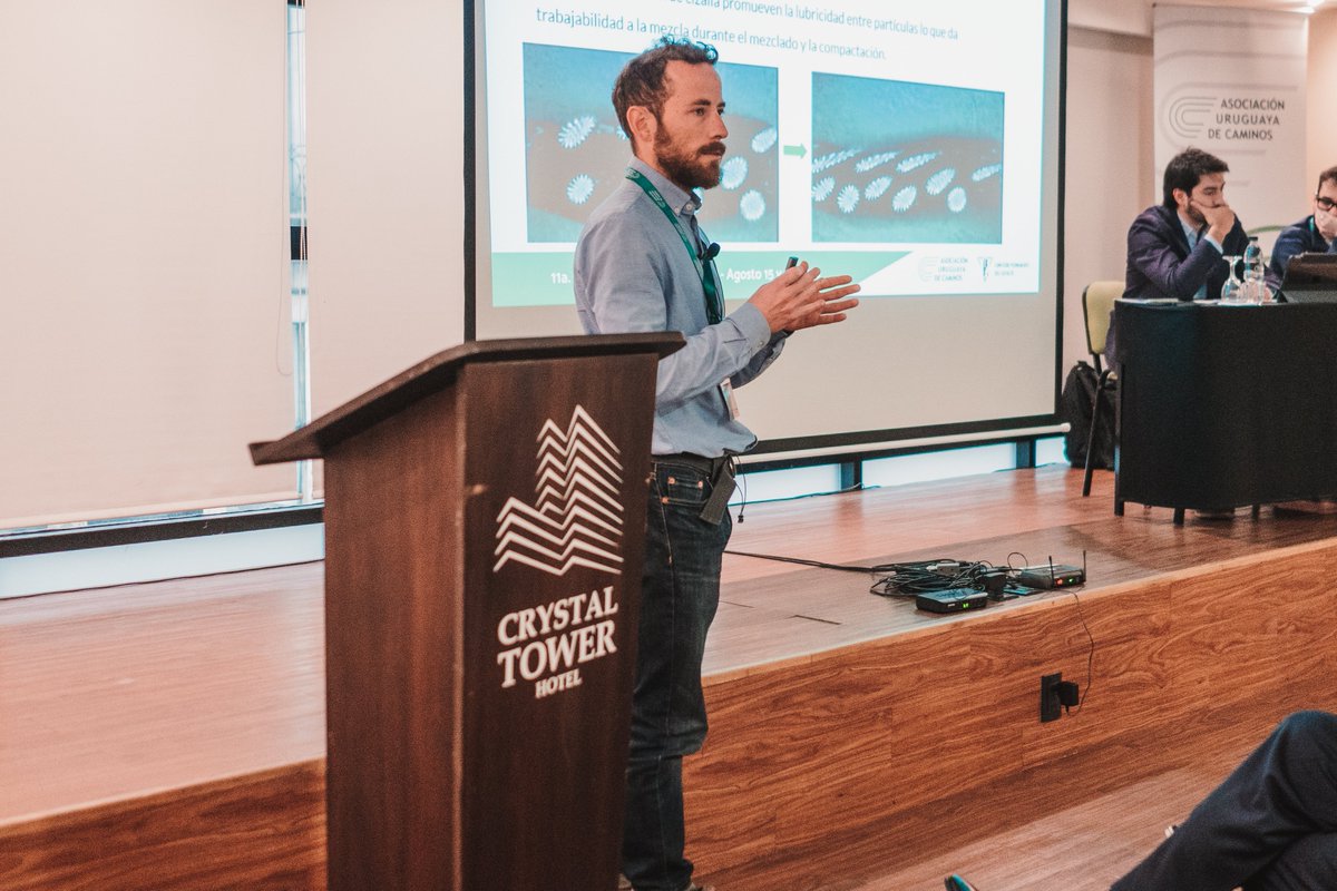 En la 11a Jornada del Asfalto, nuestro Ing. Ignacio Kröger presentó la línea MAX de Bitafal.

Se destacaron los resultados de AC30 MAX:

✅Ahorros significativos en costos
✅Mejor calidad del pavimento
✅Reducción de emisiones
✅Mayor seguridad y confort para los trabajadores