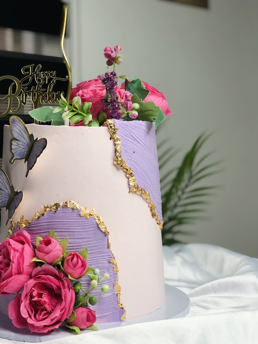 neo_cakes's tweet photo. @ABUJAPLUG I am that one baker that gives you a different perception of cakes
Our cakes are lovely, yummy and aesthetically pleasing.
Our customer care is top notch 
Book a cake and go to bed
Peace of mind guaranteed. You will be glad you did
Contact: 07065657662 https://t.co/lr1dwbdP6Q