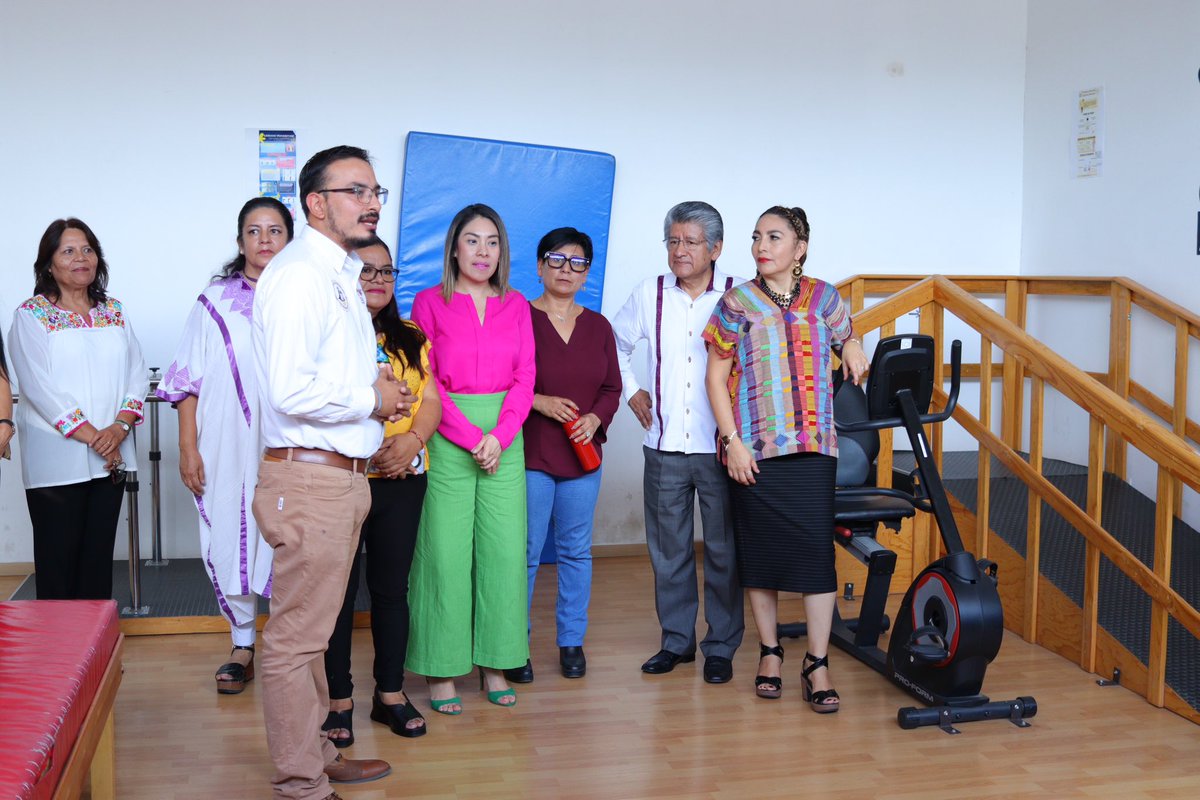 Estamos muy contentos de celebrar el segundo aniversario de la reapertura de la (UBR).

Hace dos años se inició la rehabilitación de la Unidad Básica de Rehabilitación; derivado a la pandemia y abandono en la que se encontraba, se había convertido en una bodega.