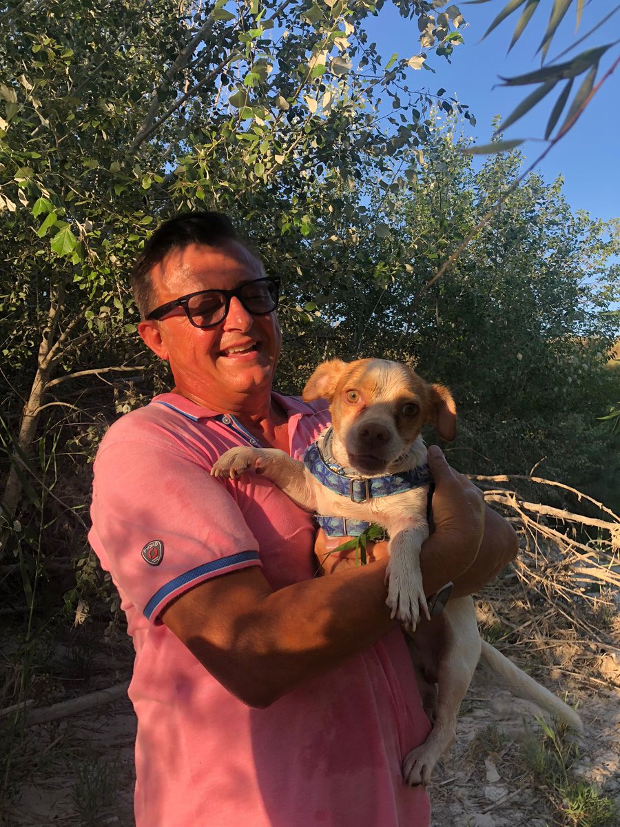 2/2
Para que luego digan que X es tal o es cual. Adjunto foto del team presencial Rescatar a Lío. Vosotros sois el team digital. Gracias de corazón @SrtaBelen12  <a href="/perezreverte/">Arturo Pérez-Reverte</a>  <a href="/Enca_talavera/">Encarna Talavera</a> <a href="/GinesRuizMacia/">Ginés Ruiz Maciá</a> <a href="/MurciaPolicia/">Policía Local Murcia</a> <a href="/nosoymafranpe/">Mafranpe 🍞🧅🍋</a> y muchos más ❤️❤️