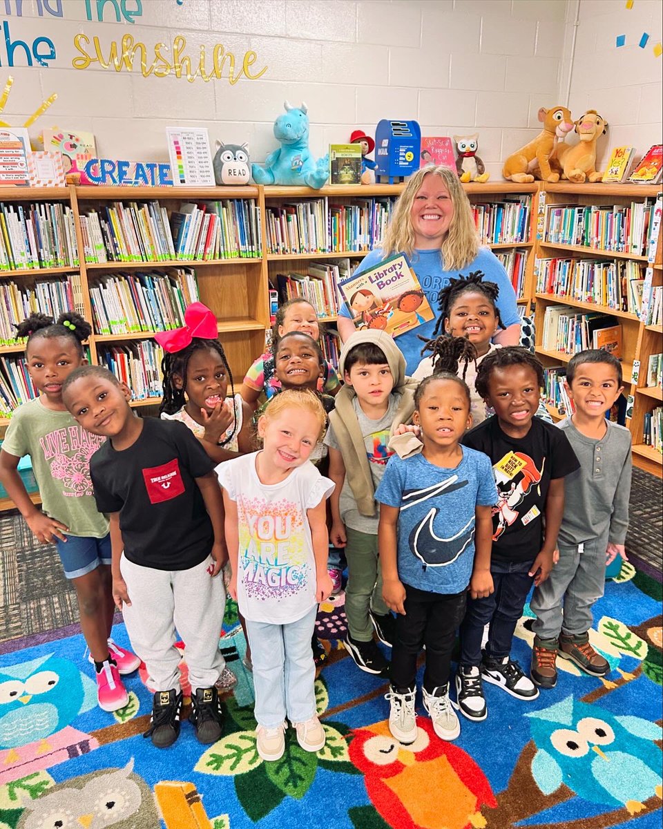 MsMcKinney23's tweet photo. Library checkouts and library orientation started today @OrrsElementary and continue throughout this week. Students can come back to get new books when needed with the classroom library pass. We have #extraORRdinary reading goals and we want to read, read, read! ✈️💛💙📚🥰 https://t.co/7QRkKvhvgK
