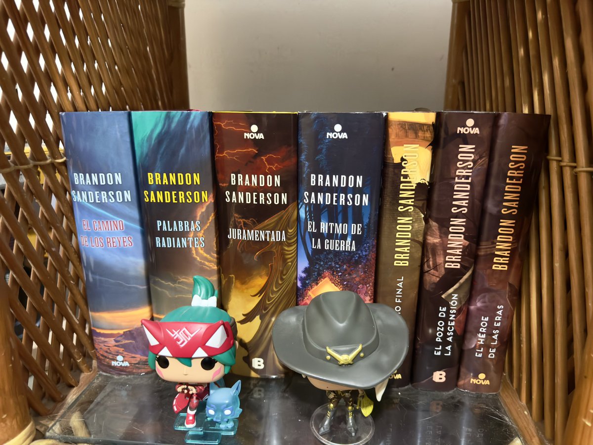 NieRzu_'s tweet photo. @Toniki20 @KyoTCG720 Es que Sanderson mi padre 🫡
Mistborn es increíble y también la saga con la que comencé, pero en verdad espero que puedas leer El archivo de las tormentas (es mejor que el sexo) <3 https://t.co/943ifR8MzS