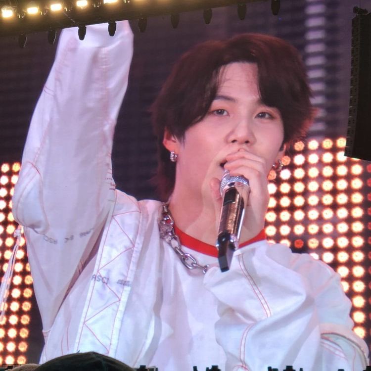 hourly yoongi (@houriysuga) on Twitter photo 