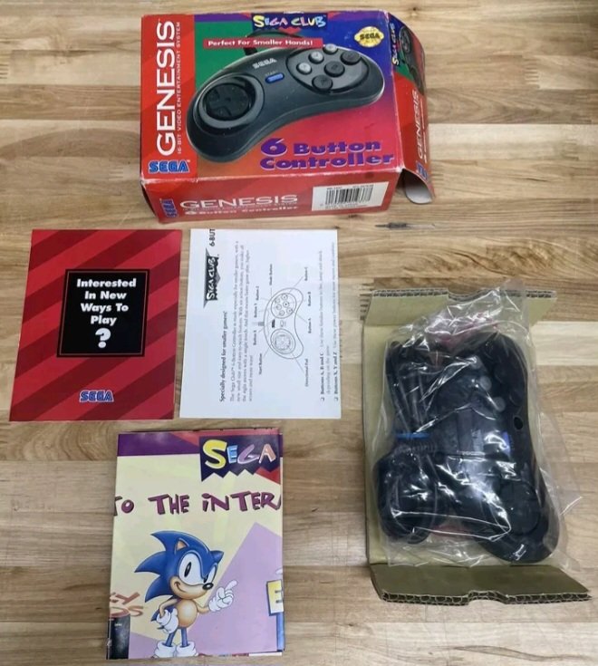 Happy #MegaDriveMonday
#MegaGen lovers!

Today, a VERY rare piece from the GEN-USA collection:

Sega Club Controller

While just an MD-JAP 6 Button pad branded "for smaller hands," it was a VERY limited release near end of 1994.

This one's new &amp; complete

#SegaGenesis
#MegaDrive