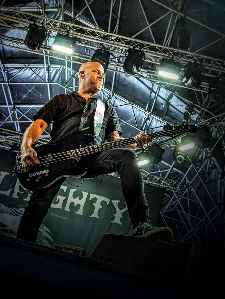 rocktoday1's tweet photo. As we continue to bask in the @SteelhouseFest afterglow, check out Rock Today's interview with @TheAlmightyband bass player #FloydLondon ahead of only their 4th gig in 31 years! With copyright free photos from the pit! 
Enjoy! 
Pls RP! 
https://t.co/n29AsjdbAE https://t.co/1pMTxNro4l