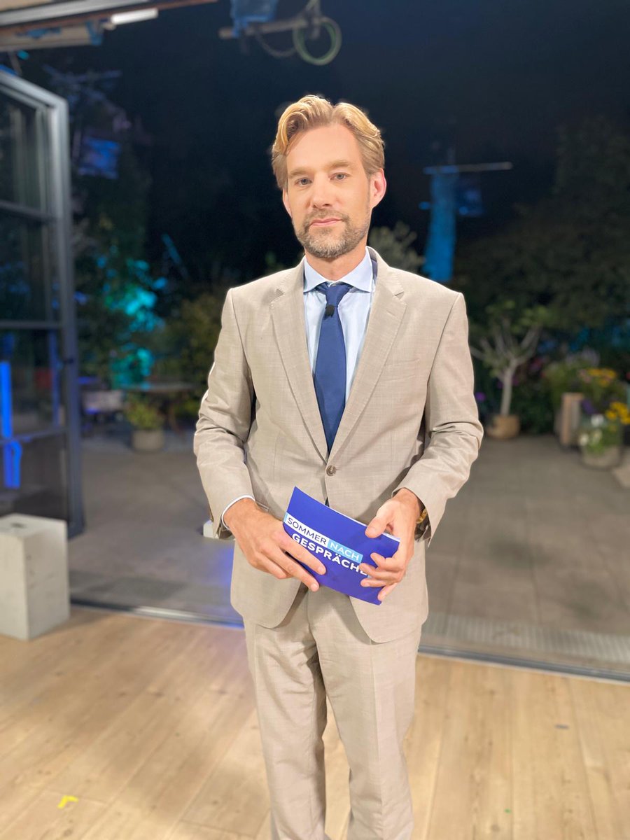 OrfDrei's tweet photo. In wenigen Minuten geht´s los: #ORFIII-Moderator @ReinerReitsamer analysiert im #ORFIIISNG mit einer hochkarätigen Runde das #orfsg24 von FPÖ-Chef Herbert Kickl.
Ab 22:30 Uhr in ORF III 📺 https://t.co/2qNKf7MHsU