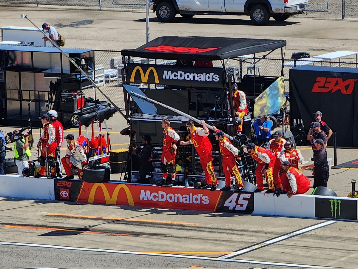 TheTangoJones's tweet photo. @TylerReddick's pit crew as he captures the checkered flag at @MISpeedway in the @McDonalds 45 car. #NASCAR #FireKeepers400 https://t.co/3AKg1VfUjZ