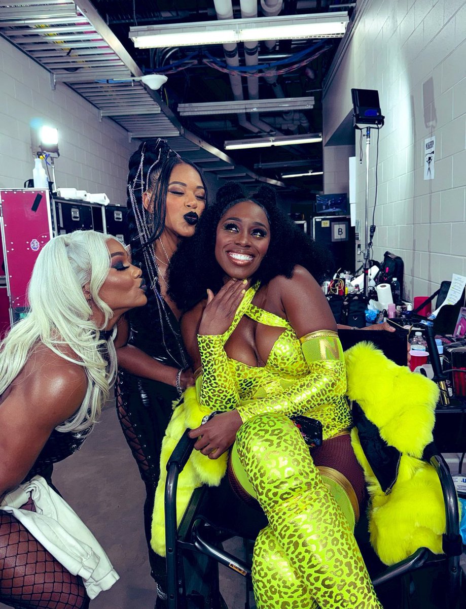 Can’t weather my reign. 𖣩 NOT @Jade_Cargill. tweet media