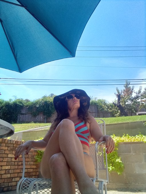 Hanging out by the pool today, looking for some good boys and sissies to humiliate and drain #sexpanther<a href="/tag/sexpanther"class="tags"><span>#sexpanther</span></a><a href="/tag/niteflirts"class="tags"><span>#niteflirts</span></a>