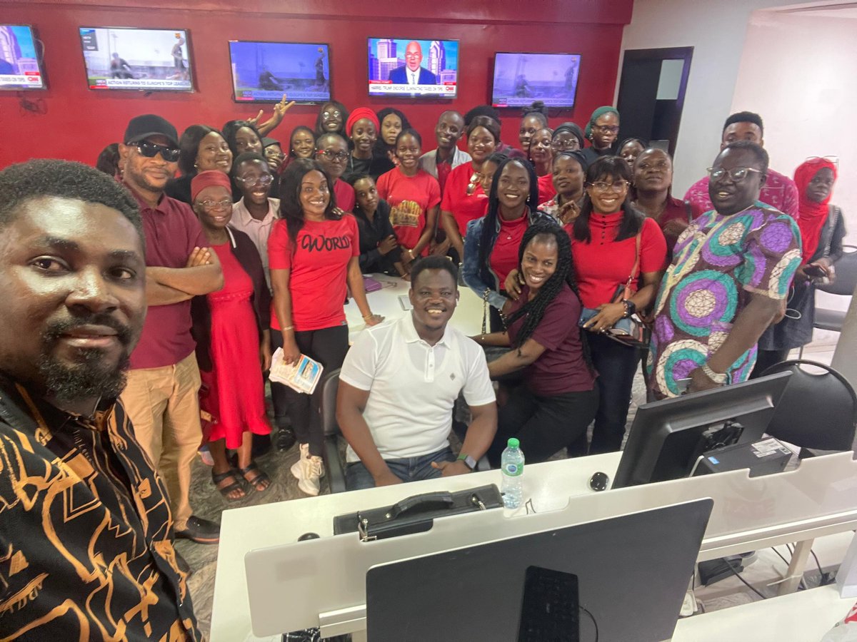 matthew_john88's tweet image. The previous day at @ARISEtv studio for @UnilagNigeria mass communication media tour.
With senior colleagues @felixolaitan @ObaAdeoye1