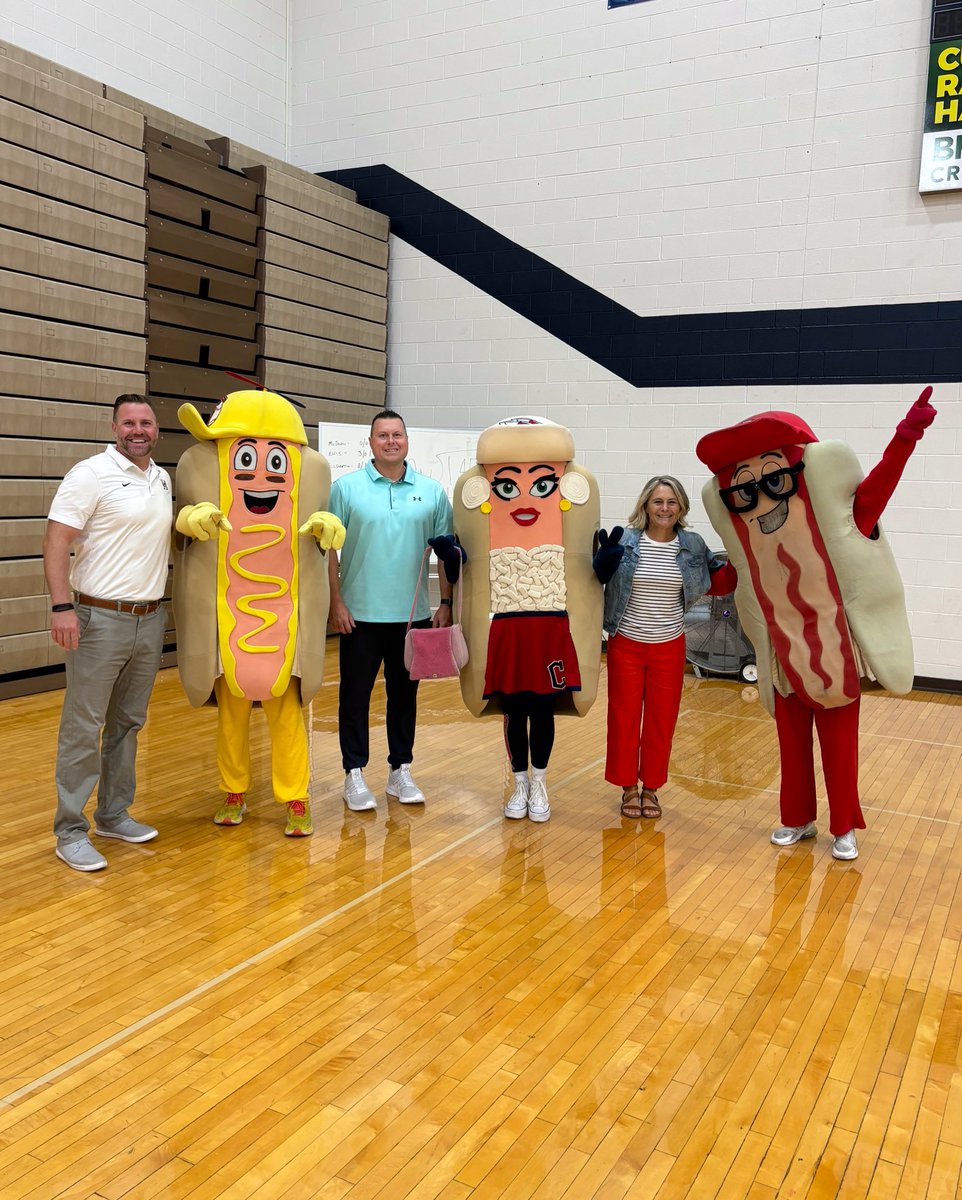Starting off the 2024-2025 school year with a bang. T-shirt toss, relay races, team volleyball passing, “creek/bank” elimination game and a visit from the <a href="/CleGuardians/">Cleveland Guardians</a> Hot dogs! Thanks to all the staff who participated in our games! #rollhud <a href="/Halm_HMS_PE/">Erik Halm</a> <a href="/HmsHaney/">Jennifer Haney</a>