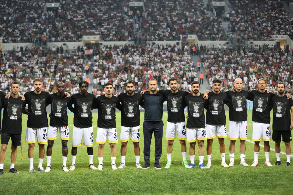 pan_turkism_'s tweet photo. Yattığın yer incitmesin Ali Gaffar Okkan.🇹🇷
tebrikler İstanbulspor
#gaffarokkan
#istanbulspor
#AMDvIST
#Amedspor https://t.co/HsELdwe2HV